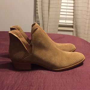 Lucky Brand size 8.5 ankle booties